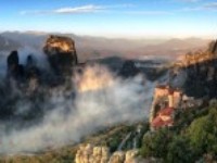 ギリシャ旅行 1等列車指定メテオラ1泊2日観光(列車・専用タクシー利用 ガイドなし)