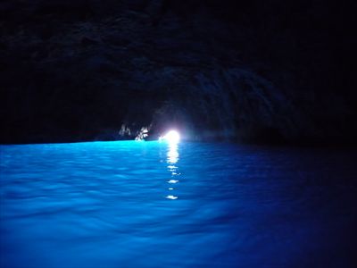【カプリ島】美しさに息を呑む青の洞窟