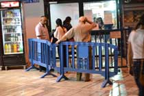 バスターミナルでのセキュリティチェック