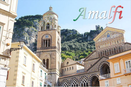 アマルフィ 険しい岩壁の続く地形を、人々はブドウやレモンの段々畑、果樹園、放牧地など様々に活用し、紺碧の海とあいまって、地中海的でドラマチックな独自の美しい自然景観が展開しています。|イタリア旅行・イタリアツアー