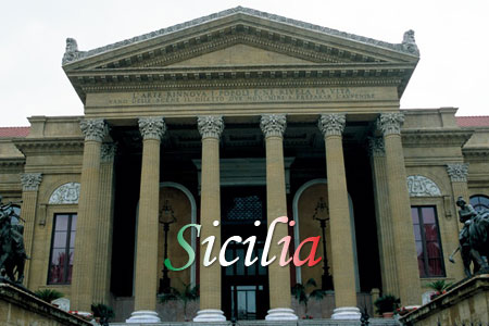 シチリア 古代ギリシャ、カルタゴ、ローマ、アラブ、ノルマン等次々にこの島を征服した各時代の文化が今に息づく遺跡と歴史の宝庫。雄大な風土と碧い海、温暖な気候、海の幸や食の恵み、素朴な人々と観光地としての魅力がすべて揃った島。エトナ火山と海の眺望がすばらしいリゾート地のタオルミーナやパレルモといったシチリア観光の中心地の他、世界遺産に登録された街もずらりと並びます。|イタリア旅行・イタリアツアー