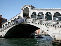 イタリア旅行 【プライベートツアー】列車で行くヴェネツィア日帰り!プライベートで楽しむ 貸し切りガイド/貸し切りゴンドラ遊覧ツアー(終日、日本語ガイド)