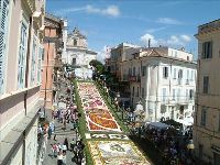 イタリア旅行 ジェンツァーノ花祭り(インフィオラータ)見学ツアー【5月29日(日)限定】(午前、日本語アシスタント)